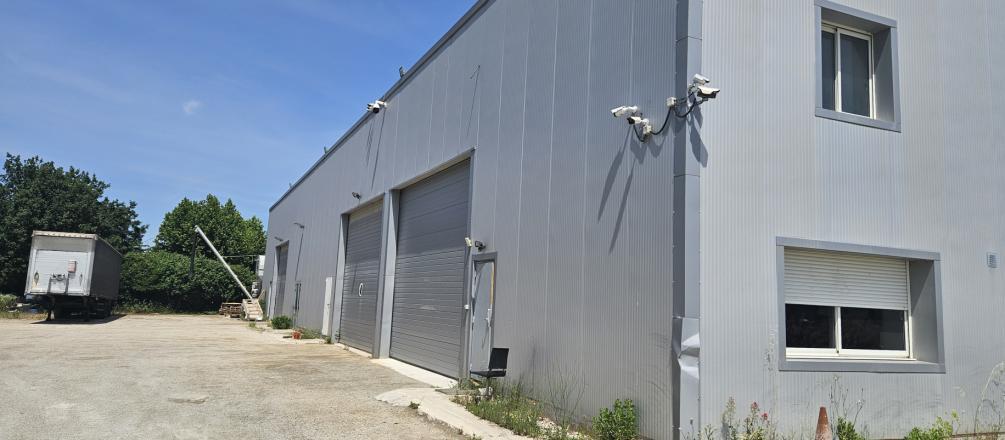 À vendre – Entrepôt de 900 m² dans la zone d’activités du Fournalet à Sorgues – Vaucluse (84)