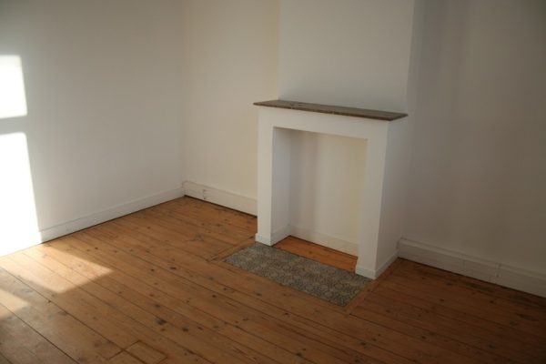 A vendre, entrepôt et bureaux de 245 m² sur grand terrain, à Bailleul (59)