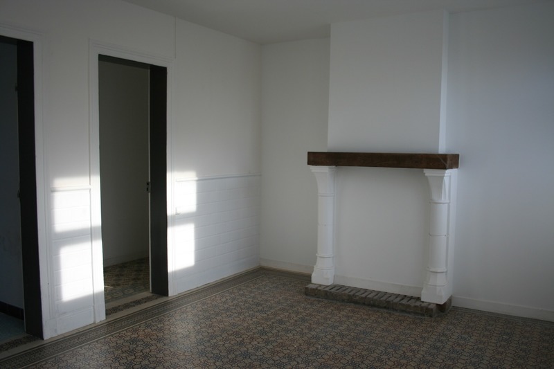 A vendre, entrepôt et bureaux de 245 m² sur grand terrain, à Bailleul (59)