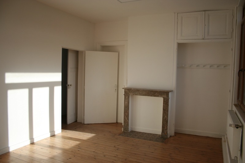 A vendre, entrepôt et bureaux de 245 m² sur grand terrain, à Bailleul (59)