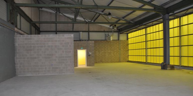 À vendre- Entrepôt industriel de 8 200 m² divisible à partir de 1500 m² à Charleville-Mézières (08)
