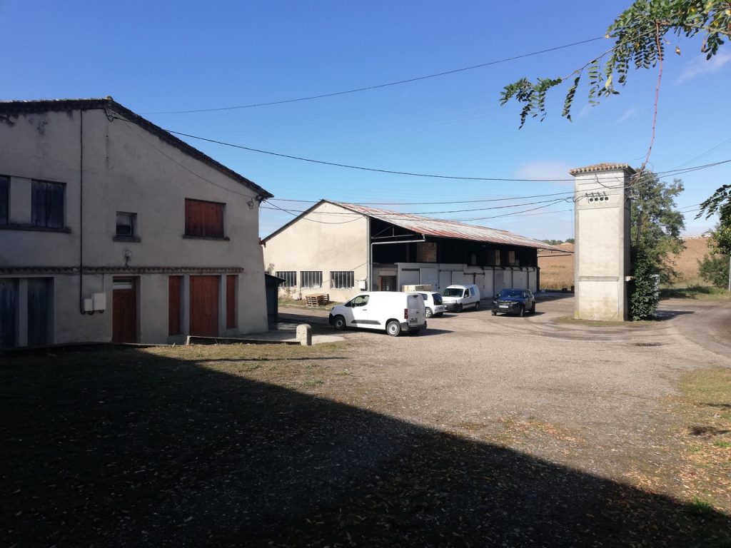 À vendre – Entrepôts de stockage sur un terrain de 9 440 m² à Port-Sainte-Marie (47)