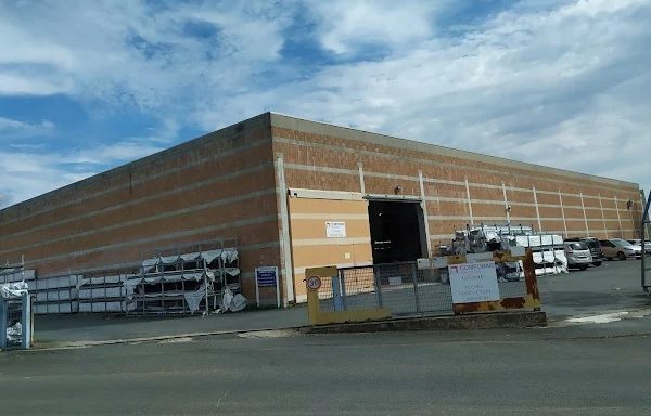 À vendre – Local d’activités de 4 358 m² à Réalmont – Tarn (81)