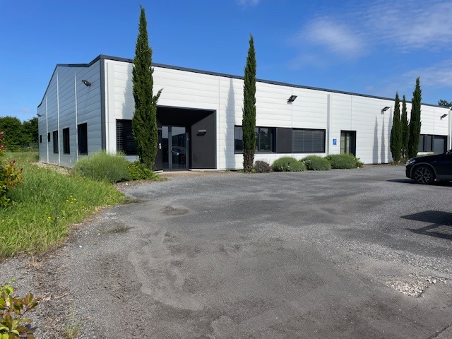 À vendre – Local d’activités de 830 m² à Surgères – Charente-Maritime (17)