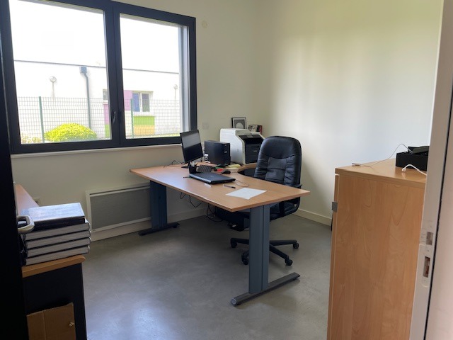 À vendre – Local d’activités de 830 m² à Surgères – Charente-Maritime (17)