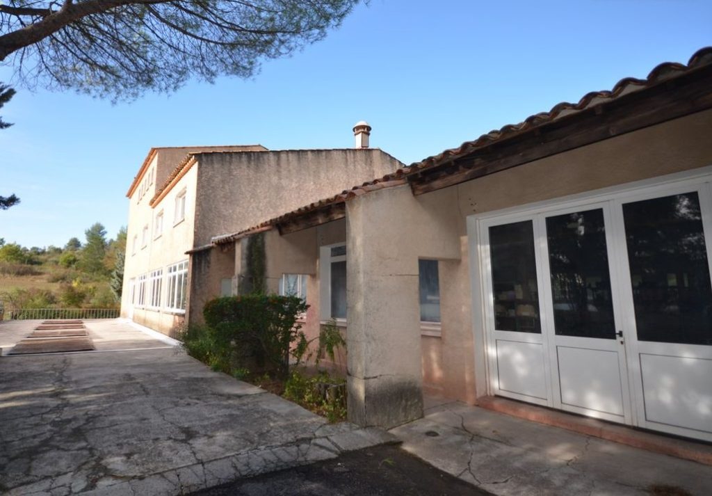 À vendre – Local Industriel de 1 910 m² à Moustiers-Sainte-Marie – Alpes-de-Haute-Provence (04)