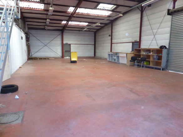 À vendre – locaux d&rsquo;activité entre 400 et 1 200 m² à Creuzier-le-Vieux