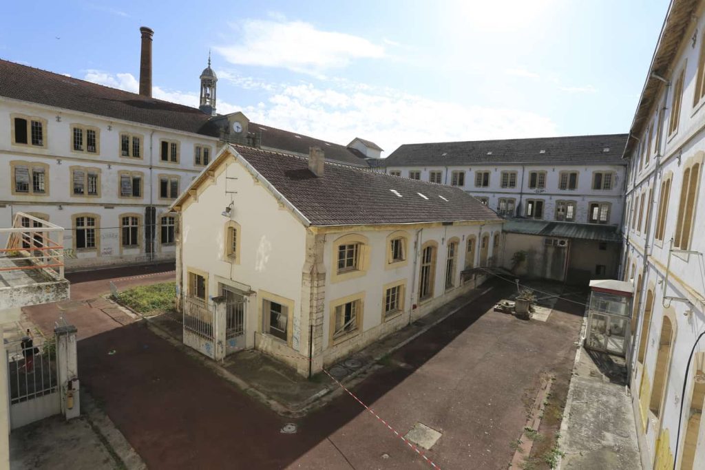 À vendre – Locaux d’activités de 500 à 3 200 m² dans le centre-ville de Tonneins – Lot-et-Garonne (47)