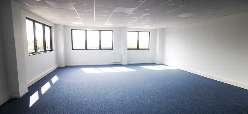À vendre – locaux d&rsquo;activités divisibles de 492 m² à 1 980 m² à Vaires-sur-Marne, proche de Paris (77)