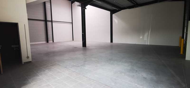 À vendre – locaux d&rsquo;activités divisibles de 492 m² à 1 980 m² à Vaires-sur-Marne, proche de Paris (77)