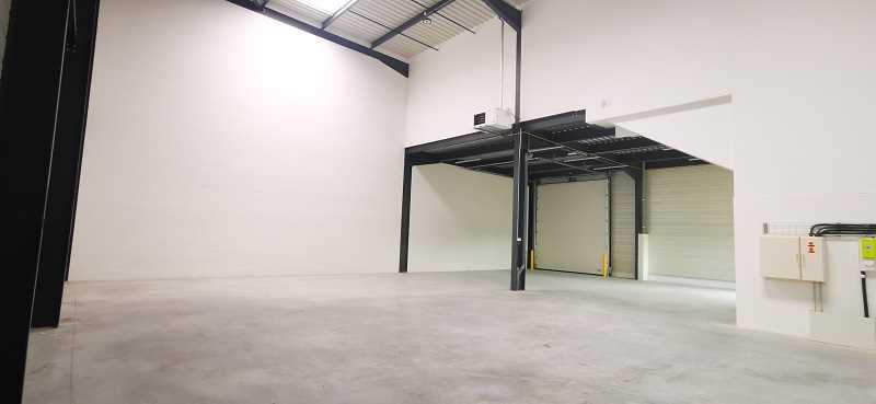 À vendre – locaux d&rsquo;activités divisibles de 492 m² à 1 980 m² à Vaires-sur-Marne, proche de Paris (77)