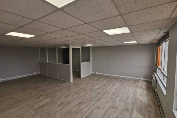 À vendre – locaux d&rsquo;activités non divisibles de 423 m² à Neuilly-sur-Marne