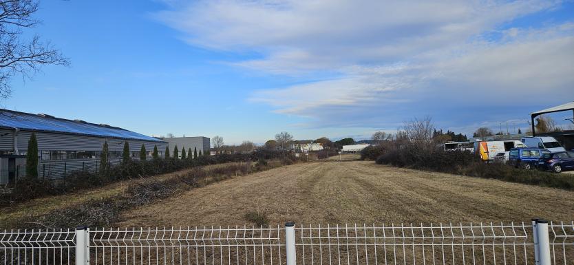 À vendre – Locaux industriels de 5 097 m² à Entraigues-sur-la Sorgue – Vaucluse (84)