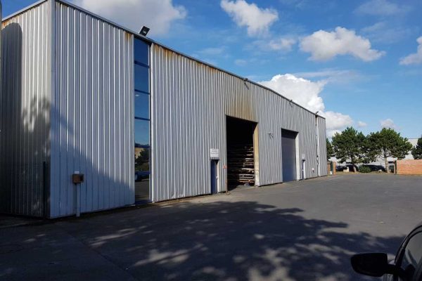 À vendre – locaux industriels non divisibles de 1 680 m² à Saint-Quentin