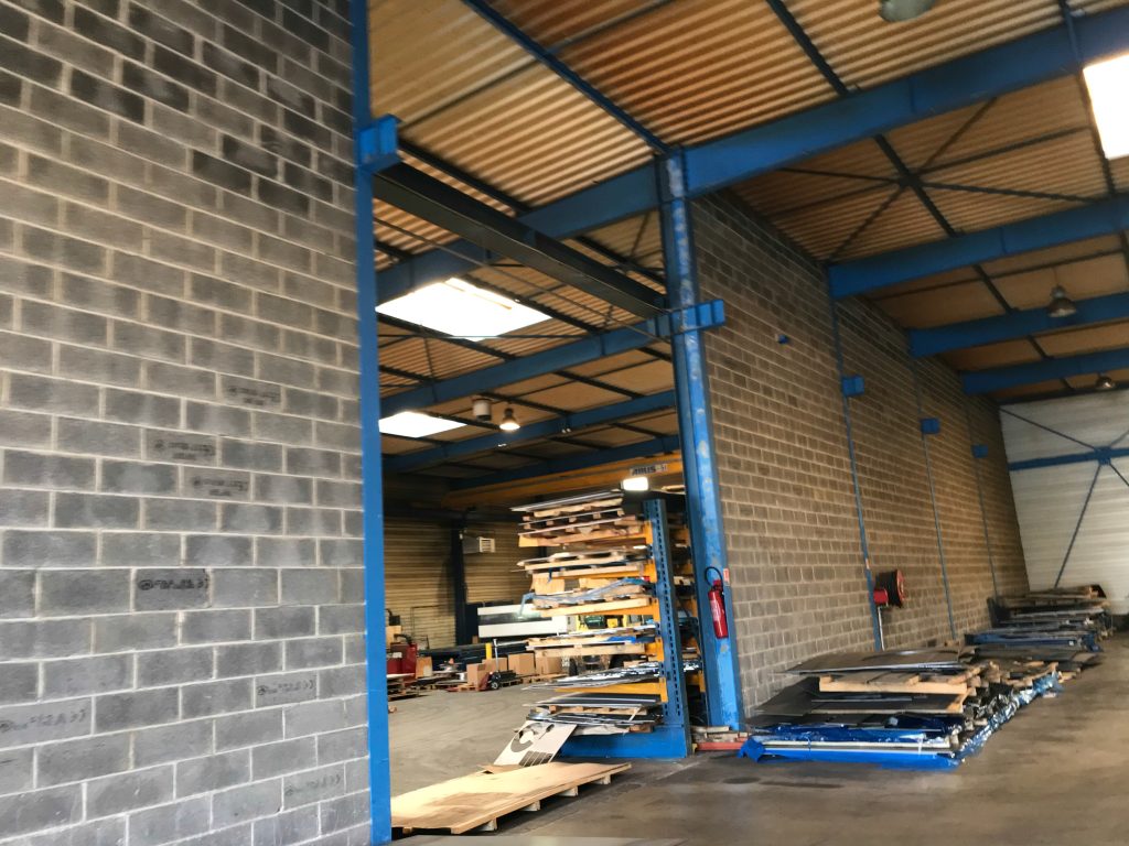 À vendre – locaux industriels non divisibles de 1 680 m² à Saint-Quentin