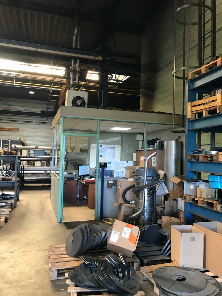 À vendre – locaux industriels non divisibles de 2 460 m² à Saint-Quentin