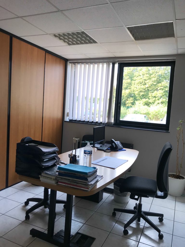 À vendre – locaux industriels non divisibles de 2 460 m² à Saint-Quentin