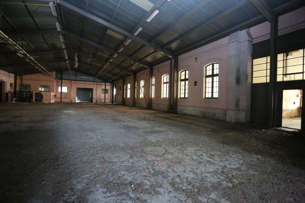 À vendre ou à louer – 48 000 m² de bureaux divisibles dans un espace entièrement rénové à Tonneins – Lot-et-Garonne (47)