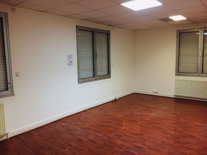 À vendre ou à louer – bureaux et locaux d&rsquo;activités non divisibles de 440 m² à Saint-Leu-la-Forêt (95)
