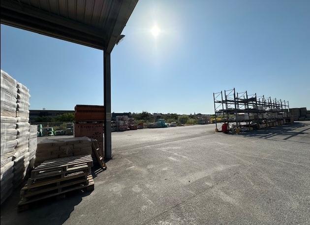 À vendre ou à louer – Entrepôt de 1 427 m² à Vedène – Vaucluse (84)