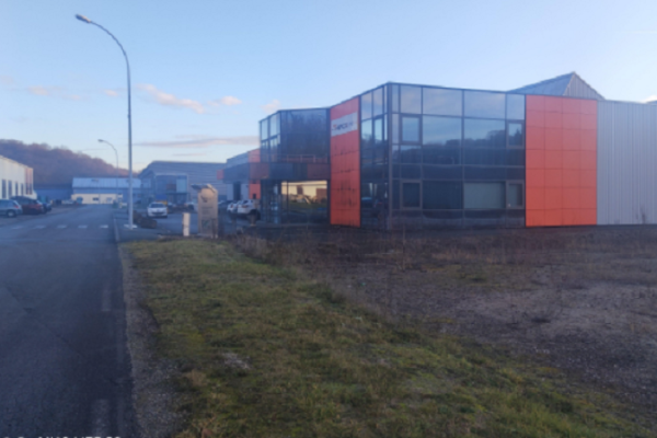 À vendre ou à louer- Entrepôt de 1 900 m² à Dampierre-les-Bois- Doubs (25)