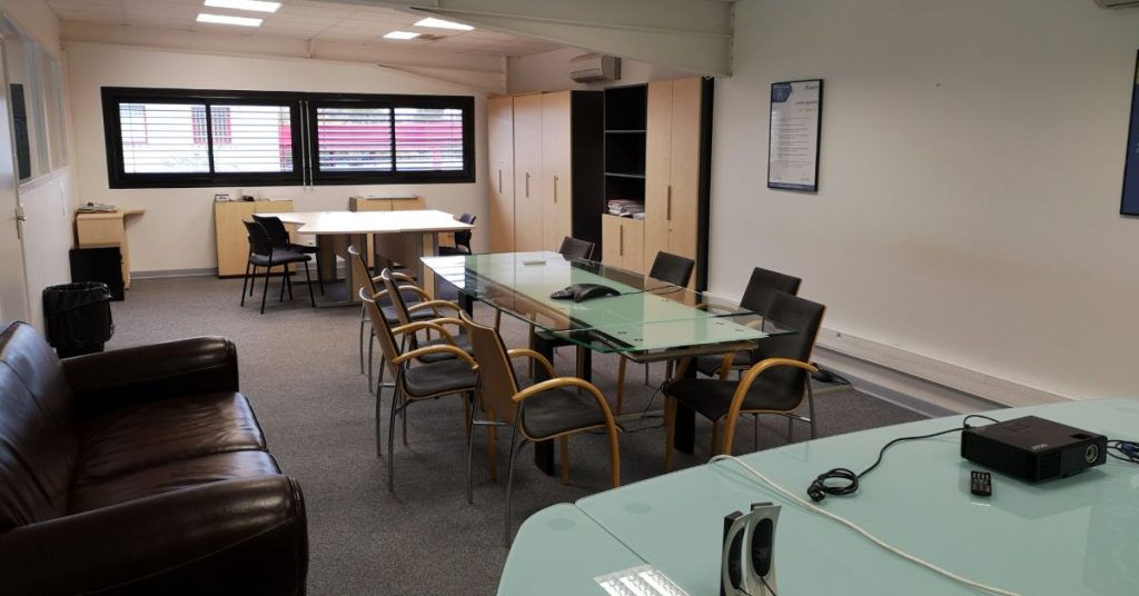À vendre ou à louer – Local d’activités de 2 059 m² à Pamiers – Ariège (09)