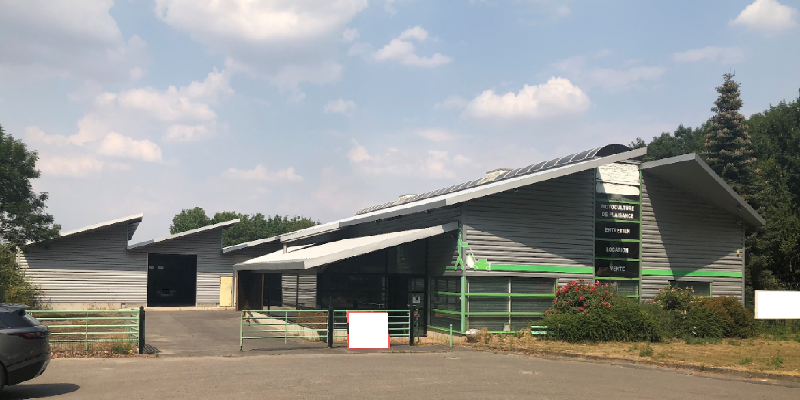À vendre ou à louer – Local Industriel de 1 855m² à Amiens