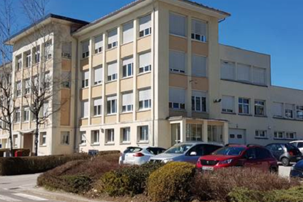 À vendre ou à louer – Local Industriel de 3500 m² à la Frontière Suisse – Bourgogne-Franche-Comté