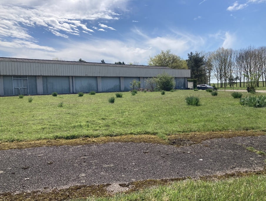 À vendre ou à louer – Locaux d’activités de 1 500 m² à Graçay – Cher (18)