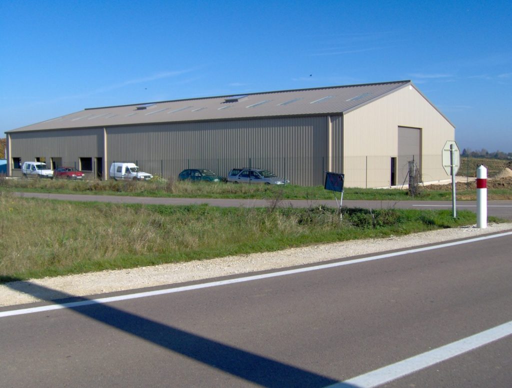 À vendre ou à louer un entrepôt de 920 m²  proche d&rsquo;Auxerre dans l&rsquo; Yonne