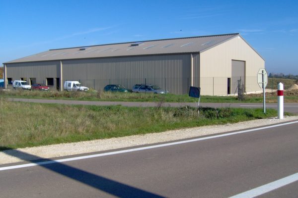 À vendre ou à louer un entrepôt de 920 m²  proche d&rsquo;Auxerre dans l&rsquo; Yonne