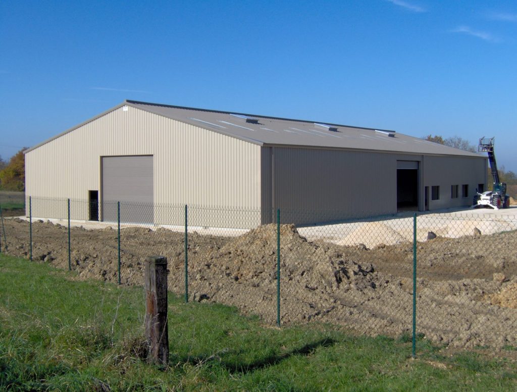 À vendre ou à louer un entrepôt de 920 m²  proche d&rsquo;Auxerre dans l&rsquo; Yonne