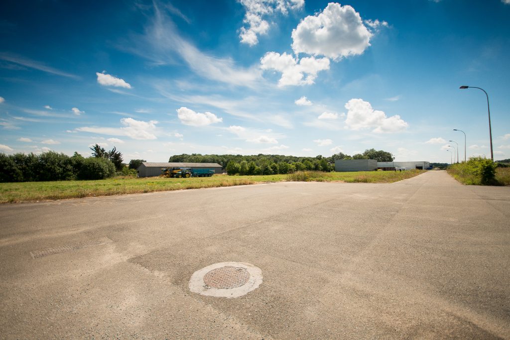 À vendre – Terrain industriel de 10 000 m² à Champrond-en-Gâtine – Eure-et-Loir (28)