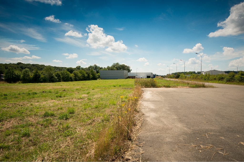 À vendre – Terrain industriel de 10 000 m² à Champrond-en-Gâtine – Eure-et-Loir (28)