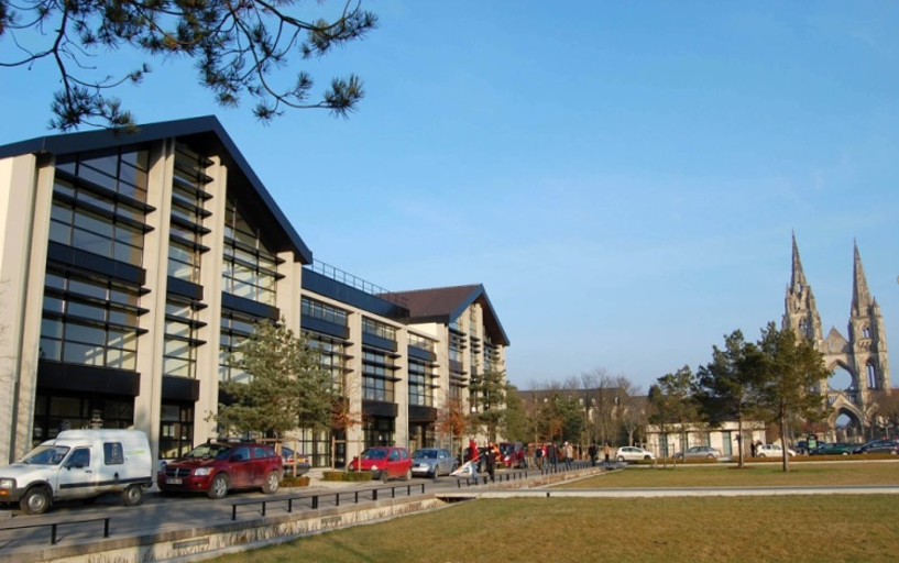 Achat / Location bureaux Picardie – 1400 m² – Soissons (02)