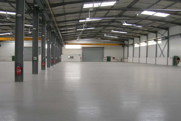 Bâtiment industriel de 2800 m² à Chasseneuil-du-Poitou / Poitiers Nord