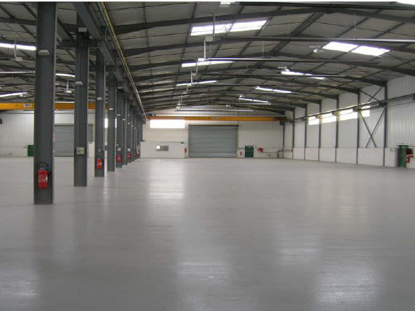 Bâtiment industriel de 2800 m² à Chasseneuil-du-Poitou / Poitiers Nord