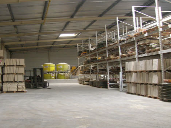 Bâtiment industriel de 5070 m² à vendre près de Saint-Cyr / Poitiers Nord