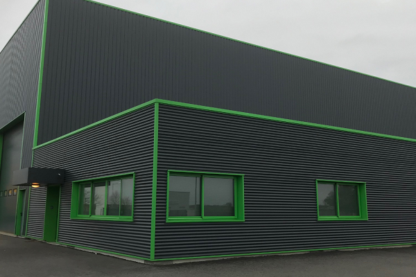 Bâtiment industriel neuf de 1300 m² à vendre – Niort Nord / Nouvelle-Aquitaine