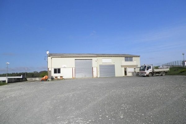Bâtiment industriel ou artisanal de 200 m² à vendre – Eyzerac