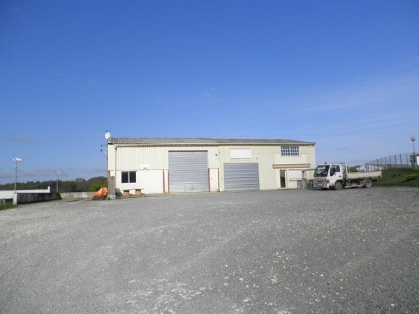 Bâtiment industriel ou artisanal de 200 m² à vendre – Eyzerac