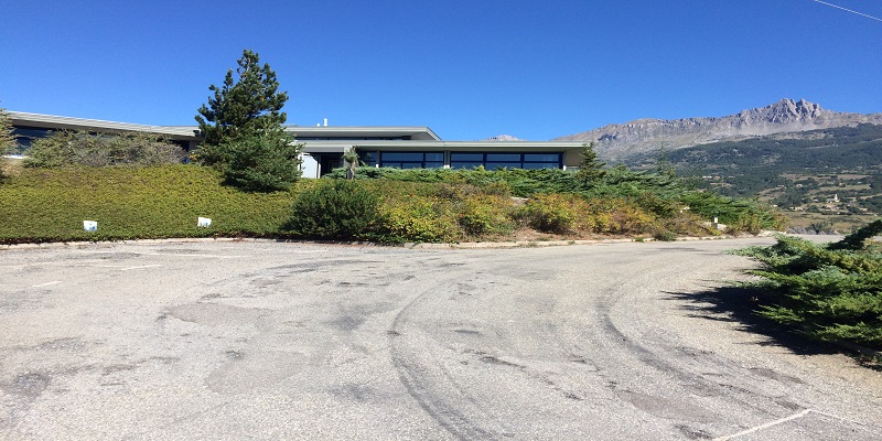 Bâtiments industriels de 3580 m² divisibles à vendre – Gap Est/Hautes-Alpes