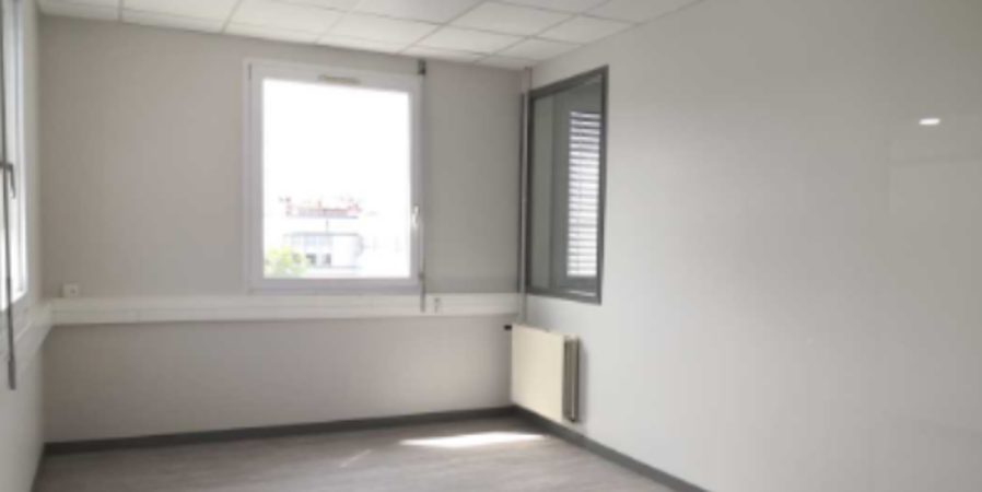 Bureaux de 374 m² divisibles à vendre – Roanne