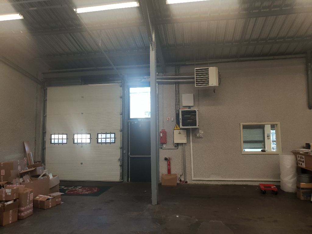 Entrepôt à louer à Lyon – 350 m² – Lyon Nord