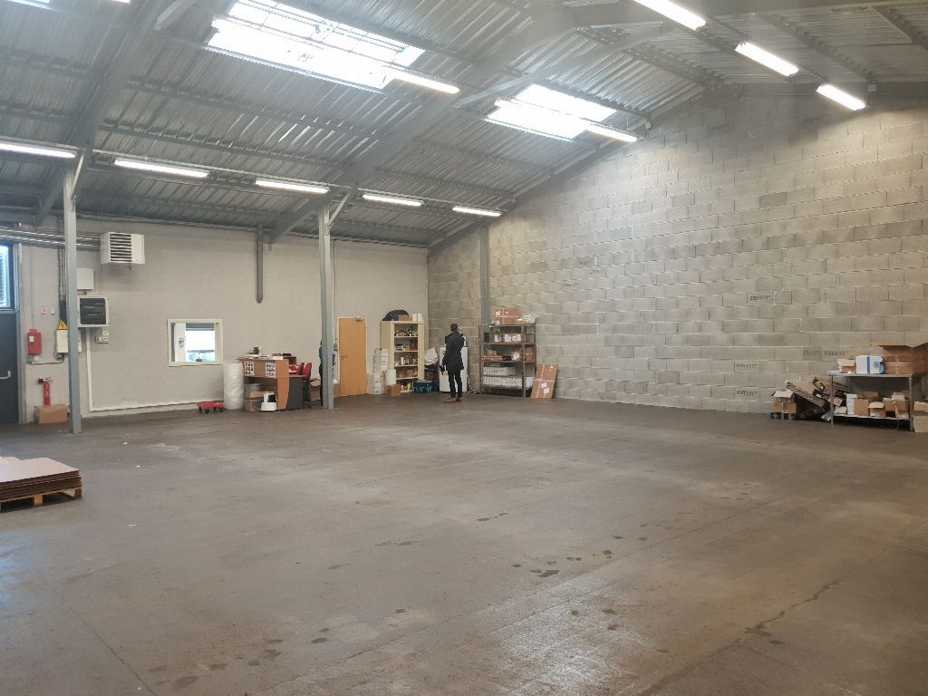 Entrepôt à louer à Lyon – 350 m² – Lyon Nord