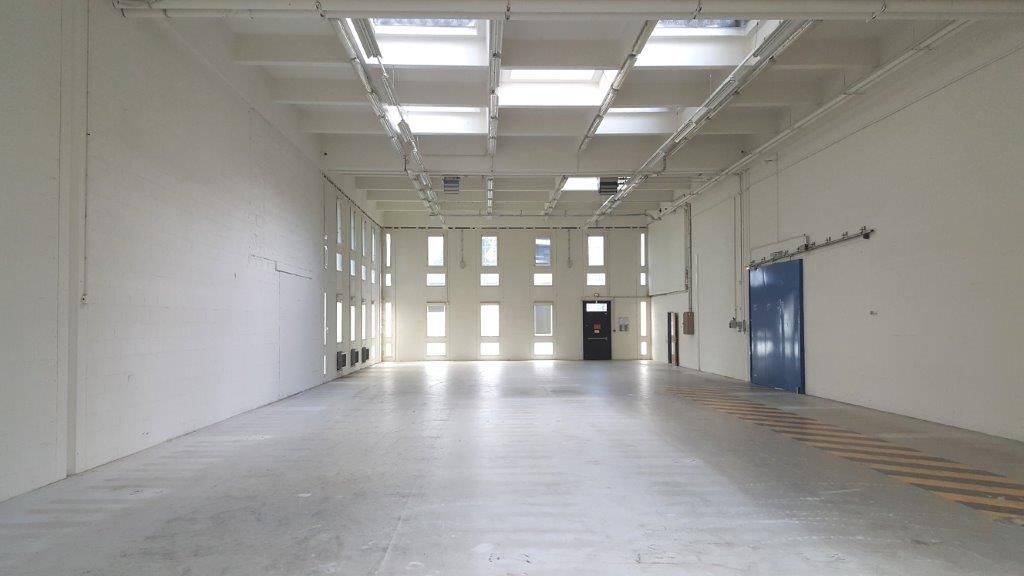 Entrepôt à louer de 560 à 1 780 m² proche de Paris