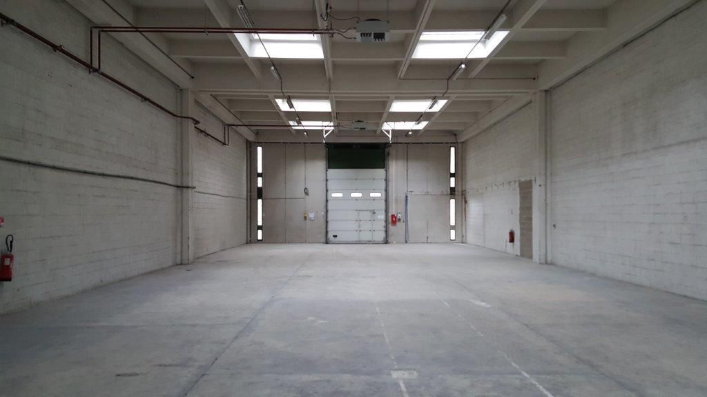 Entrepôt à louer de 560 à 1 780 m² proche de Paris
