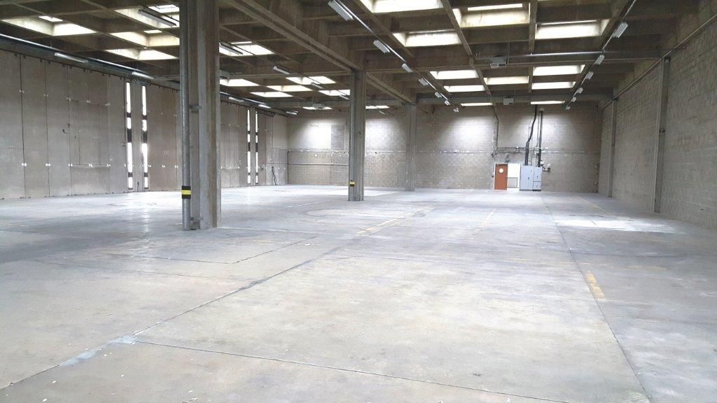 Entrepôt à louer de 560 à 1 780 m² proche de Paris