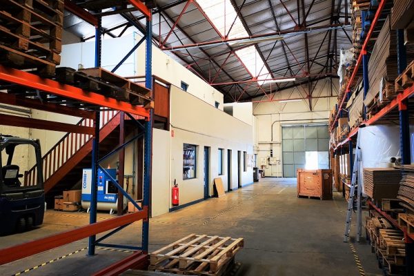 Entrepôt à vendre proche de Lyon entre 1 000 m² et 1 500 m²