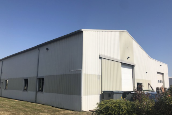 Entrepôt d&rsquo;une surface de 700 m² à vendre au sud de la Bourgogne